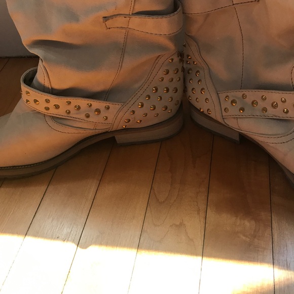 NEVER WORN EUROPEAN ANKLE BOOTIES - Picture 4 of 6